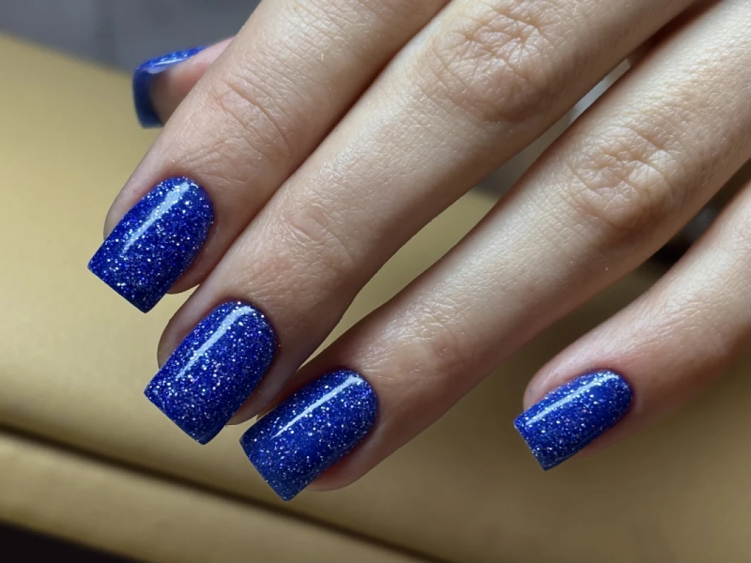 DIY blue winter nails starter look